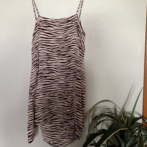motel Dresses & Skirts - Motel zebra print dress